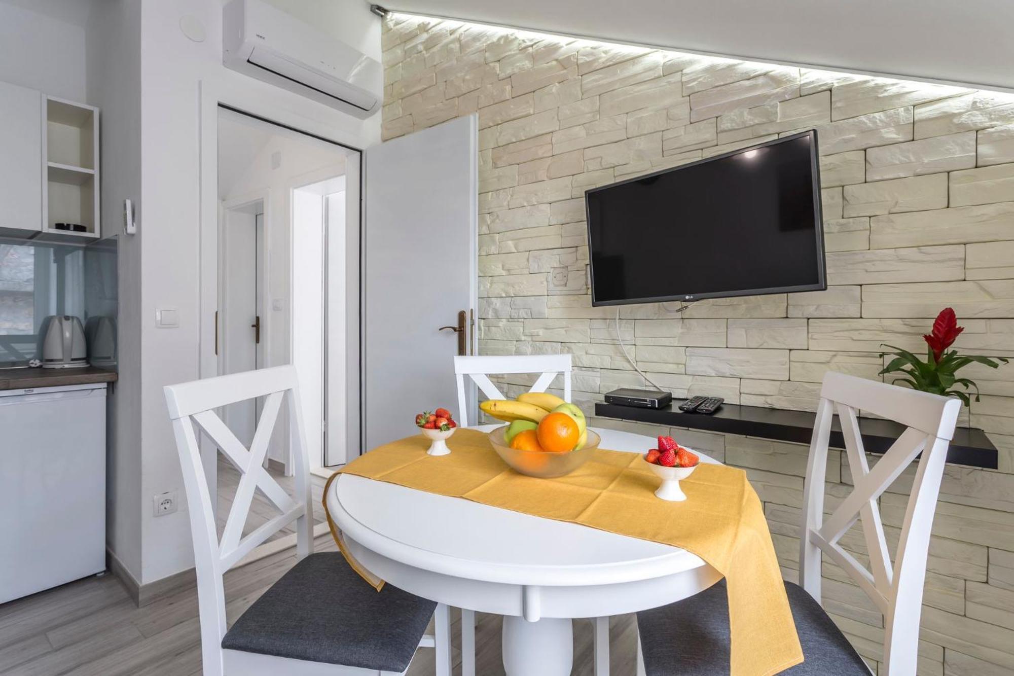Riva Apartments Villa Thalia - Milna, Brac Милна Экстерьер фото